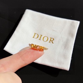 Кольцо Dior с буквами, полностью инкрустированное бриллиантами Ед