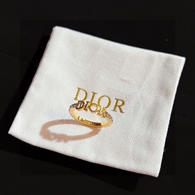 Кольцо Dior с буквами, полностью инкрустированное бриллиантами Ед