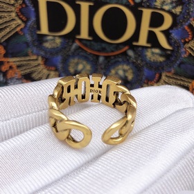 Номер DJZ0004 Кольцо Dior, состоящее из соединенных между собой м