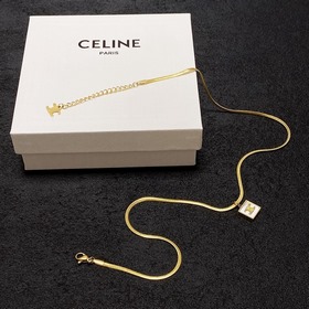 Популярный на Little Red Book кулон Celine в форме Триумфальной а