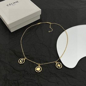 Ожерелье Celine всегда было эталоном минималистичного стиля. Смел
