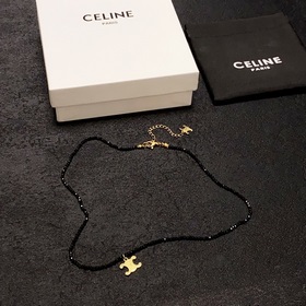 Популярный на Little Red Book, Celine Triumph Arch с черным крист