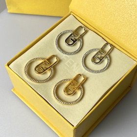 Кольцевые серьги с мотивом Fendi O’Lock. Металл с золотистым покр