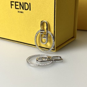 Кольцевые серьги с мотивом Fendi O’Lock. Металл с золотистым покр