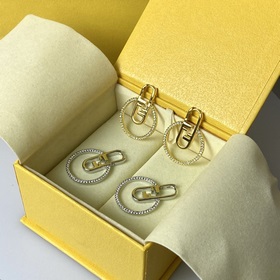 Кольцевые серьги с мотивом Fendi O’Lock. Металл с золотистым покр