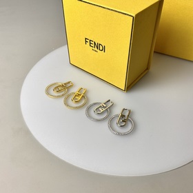 Кольцевые серьги с мотивом Fendi O’Lock. Металл с золотистым покр