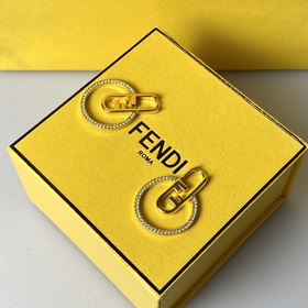 Кольцевые серьги с мотивом Fendi O’Lock. Металл с золотистым покр