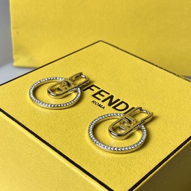 Кольцевые серьги с мотивом Fendi O’Lock. Металл с золотистым покр