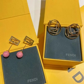 Серьги FENDI с логотипом – популярная модель, лаконичные и элеган