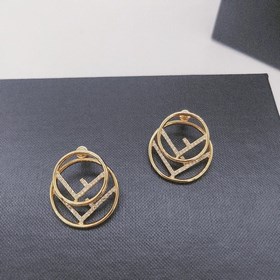 Серьги FENDI с логотипом – популярная модель, лаконичные и элеган
