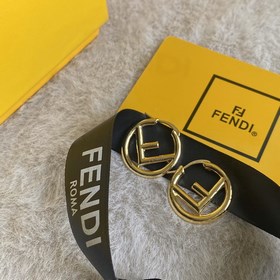 1880130 Популярная модель Fendi с модным кольцом и логотипом виде
