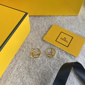 1880130 Популярная модель Fendi с модным кольцом и логотипом виде