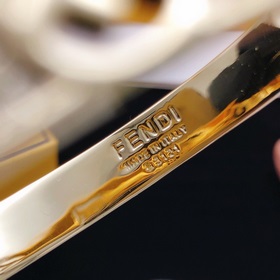 Номер FDSZ0005 Браслет Fendi с бриллиантами