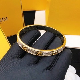 Номер FDSZ0005 Браслет Fendi с бриллиантами