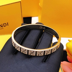 Номер FDSZ0004 Браслет Fendi