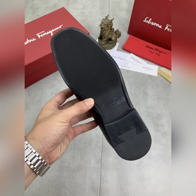 Водяные пятна коже быка [Salvatore Ferragamo] Новейшая модель му