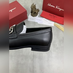 Водяные пятна коже быка [Salvatore Ferragamo] Новейшая модель му