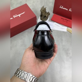 Водяные пятна коже быка 【Salvatore Ferragamo】 Новейшая модель му