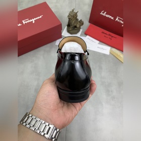 Водяные пятна коже быка [Salvatore Ferragamo] Новейшая модель му