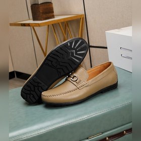 Высококачественная (водокрасная кожа) Salvatore Ferragamo — это м