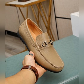 Высококачественная (водокрасная кожа) Salvatore Ferragamo — это м