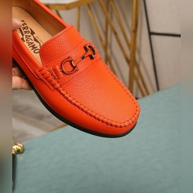Высококачественная (водокрасная кожа) Salvatore Ferragamo — это м