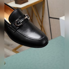 (Водокрасная кожа) Salvatore Ferragamo – это международный бренд 