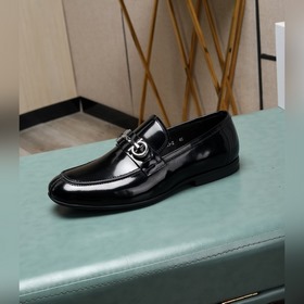 (Водокрасная кожа) Salvatore Ferragamo – это международный бренд 
