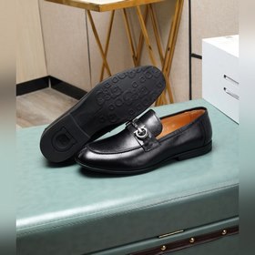 (Водокрасная кожа) Salvatore Ferragamo – это международный бренд
