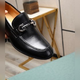 (Водокрасная кожа) Salvatore Ferragamo – это международный бренд 