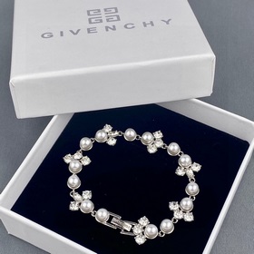 Браслет Givenchy с кристаллами жемчугом — модный аксессуар, котор