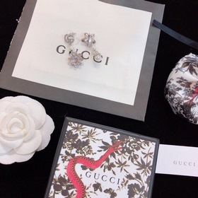 Gucci Серьги-гвоздики в классическом ретро-стиле, идеально подчер