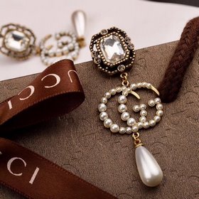 Новые серьги Gucci с квадратными бриллиантами жемчужинами в форме