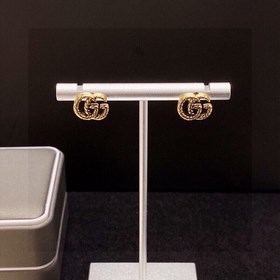 Новые серьги-гвоздики Gucci. Простой и универсальный дизайн. Сдер
