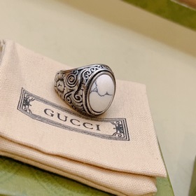 Новейшие модели колец Gucci с натуральными драгоценными камнями б