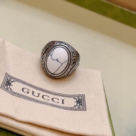 Новейшие модели колец Gucci с натуральными драгоценными камнями б