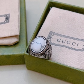 Новейшие модели колец Gucci с натуральными драгоценными камнями б