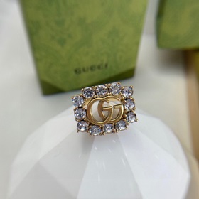 Gucci, синхронизированный с официальным магазином. Кольцо из палл