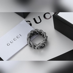 Gucci, серебряное кольцо с двойным логотипом G, с рельефным узоро