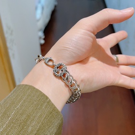 Новейшая модель 2023 года от Gucci. Классический браслет Gucci, и