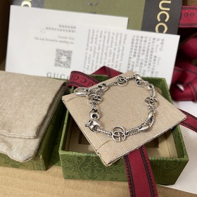 Gucci браслет с двойной закрученной буквой G