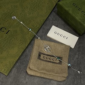 Gucci Браслет с двойным логотипом G из перламутра и камня пато, в