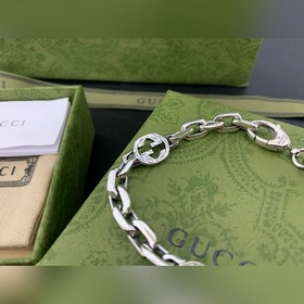 Gucci Браслет с двойным G из зеленого эмалевого металла. Длина： 1