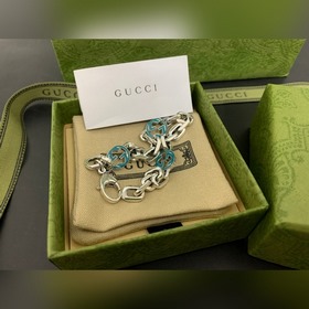 Gucci Браслет с двойным G из зеленого эмалевого металла. Длина： 1