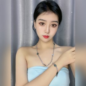 Фотография из витрины, фотография на модели. Гucci Gucci ожерелье