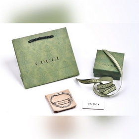 Gucci 4 мм браслет с двойным логотипом G из черной эмали. Дизайн 