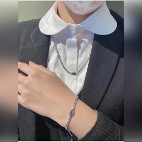 Gucci 4 мм браслет с двойным логотипом G из черной эмали. Дизайн 