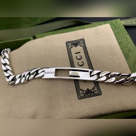 Gucci Браслет с переплетенными G-образными звеньями, длина： 18-20