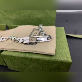 Gucci Браслет с переплетенными G-образными звеньями, длина： 18-20