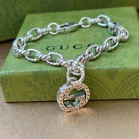 Новинка 2023 года — классическая модель браслета Gucci. Изысканны